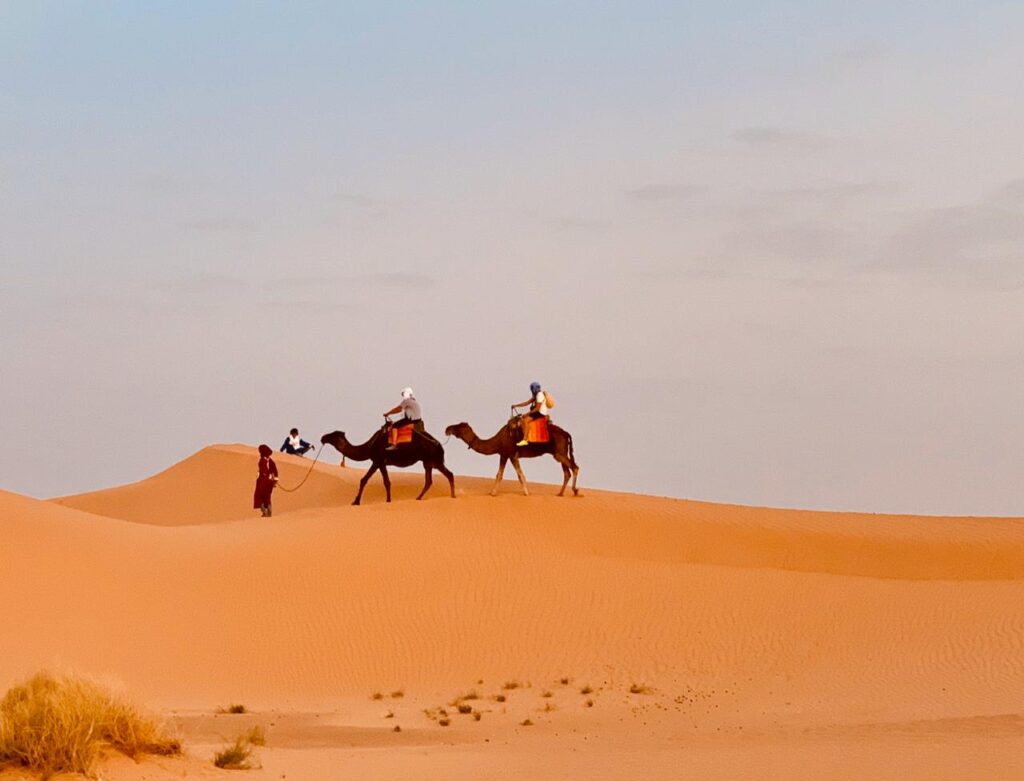 Tour de 10 días desde Tánger a Marrakech: ciudades imperiales, más tiempo en el Sahara y montañas del Atlas. El recorrido más completo desde el norte.